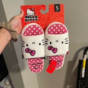 Hello Kitty Slippers Size Small (4-5)